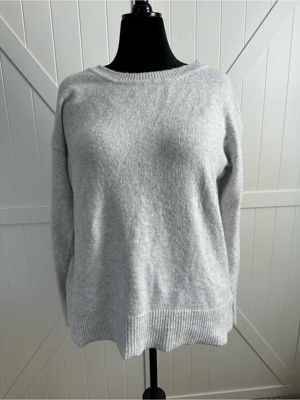 Ellen Tracy Women’s Light Gray Soft Knit Crewneck Sweater Large NWT Cozy